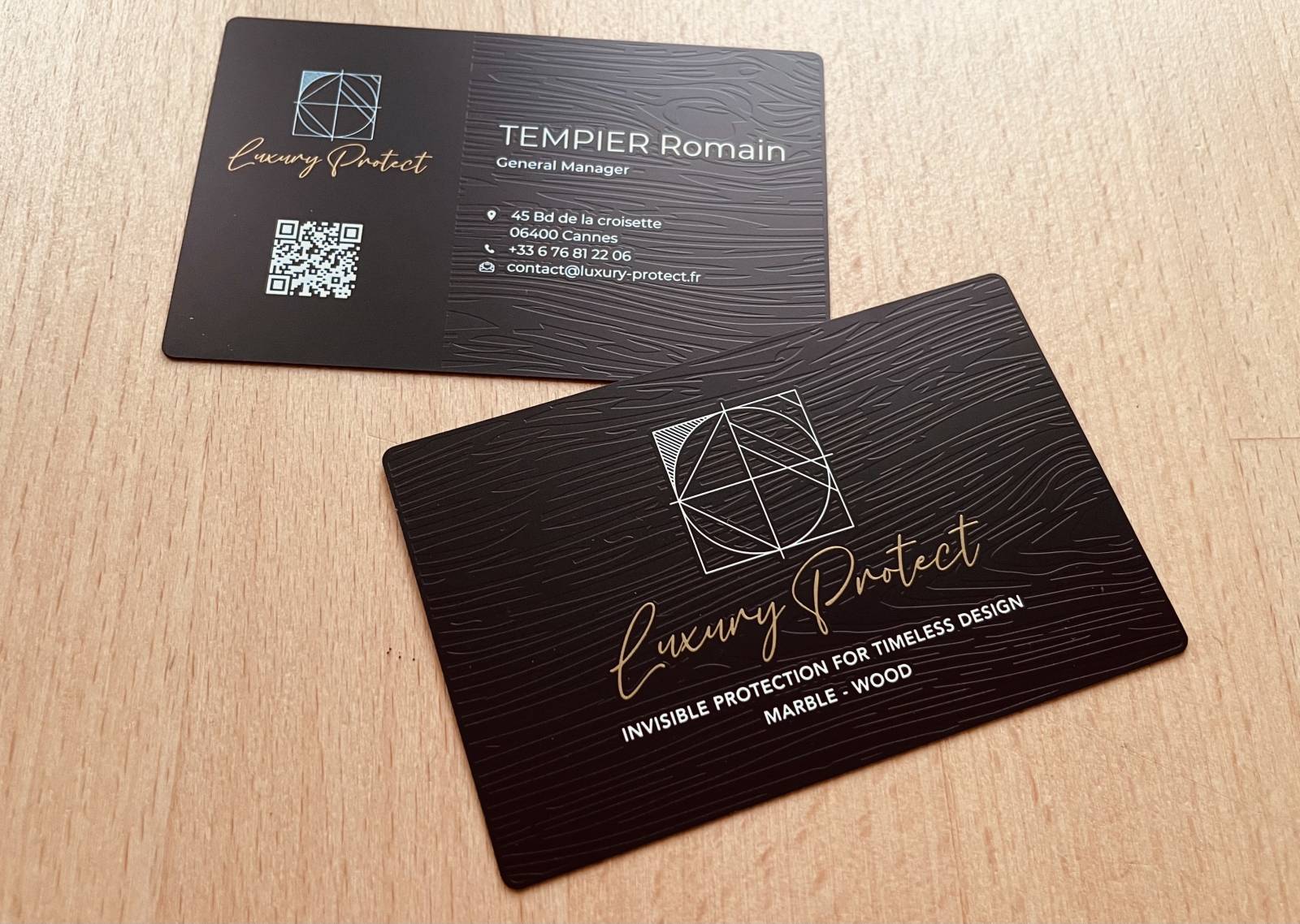 Carte de visite en métal noire pour pour professionnel