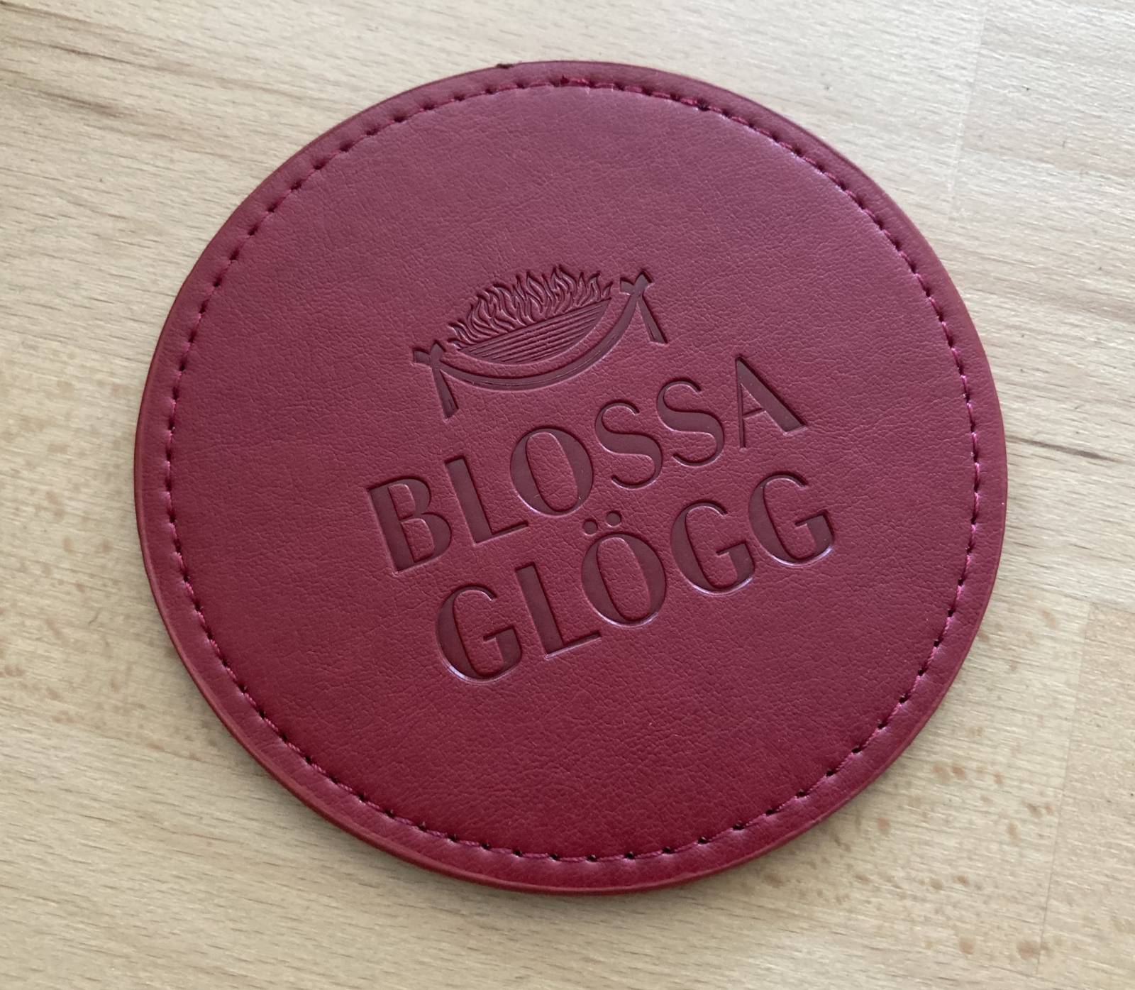 coaster en cuir marron avec marquage personnalise comme cadeau pour concessionnaire de voiture a Pau 64