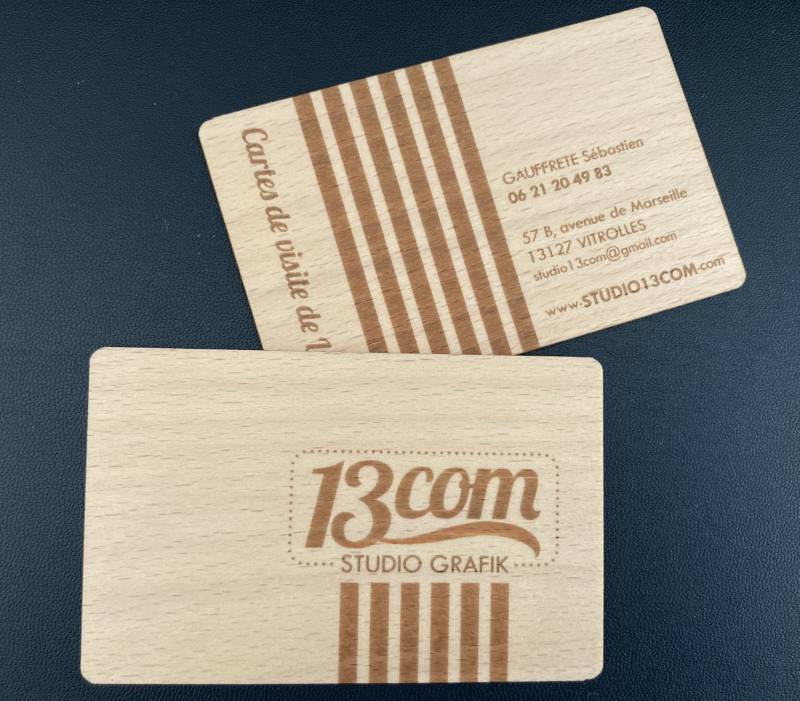 Business card en bois Hêtre design gravure laser pour Sophrologue à Paris 75001