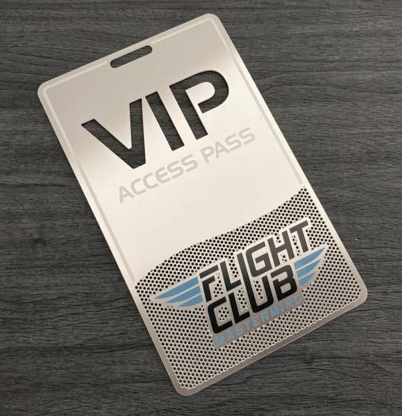 Carte PASS VIP en métal personnalisé avec perforation format 120x90mm pour membre Fight club à Roubaix 59