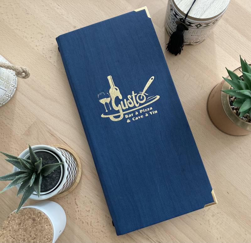 Carte boissons en Simili Bois Bleu foncé et marquage or pour restaurant italien à Nice 06