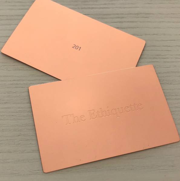 Carte de membre en Métal Or champagne numérotée pour créateur de bijoux au Luxembourg