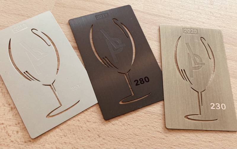 Carte de membre personnalisée et numérotée en métal pour restaurant à Nice 06
