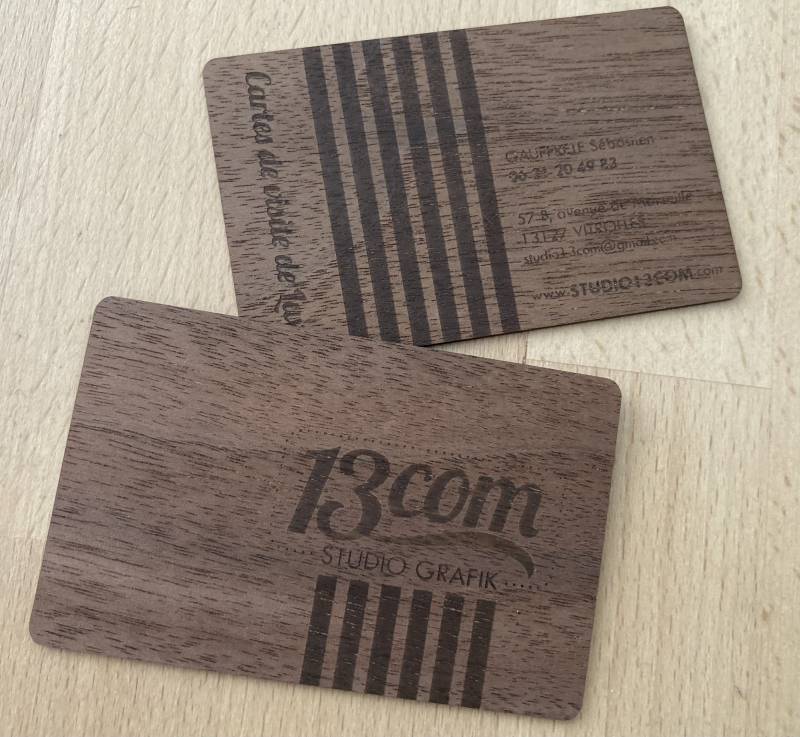 Carte de visite en Bois noyer noir totalement gravée pour Paysagiste à Lyon 69000