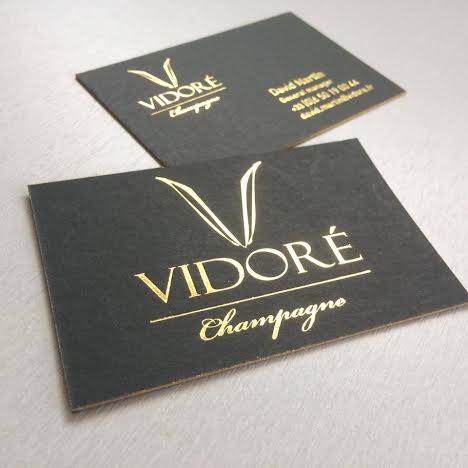 Carte d visite tres epaisse sur papier coton noir avec dorure a chaud et tranche or pour marque de champagne a Reims 51