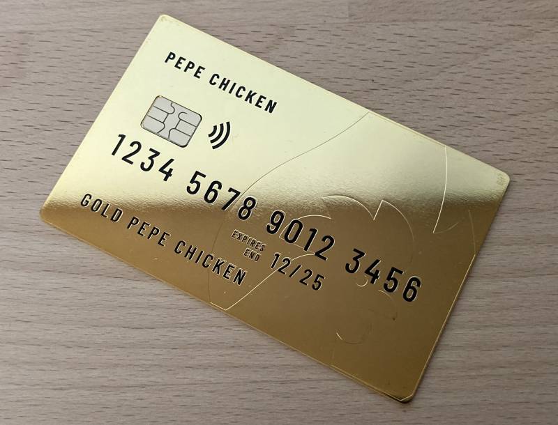 Carte metal or épaisse chic personnalisée avec puce pour chaine de restaurant à Luxembourg