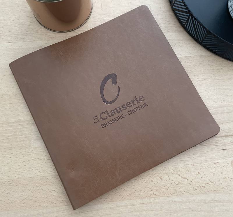 Carte restaurant en cuir marron pour crêperie à Bordeaux 33