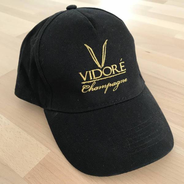 Casquette Noir personnalisée avec Broderie Or pour Fabricant de Champagne à Reims 51