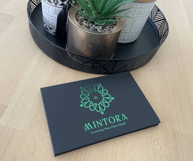 Coffret premium pour carte de luxe personnalisé avec marquage à chaud vert métallique pour hôtel à Monaco 98