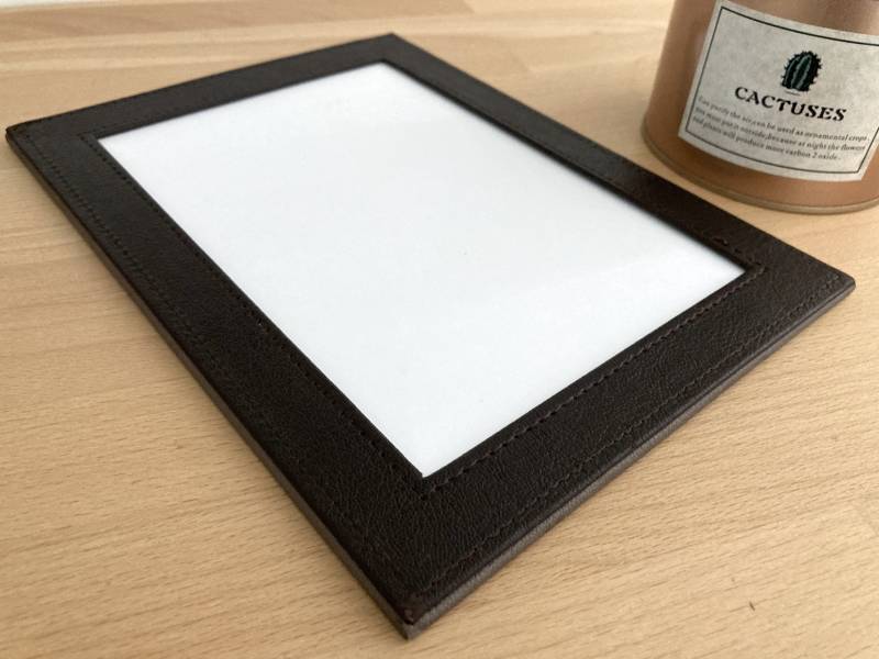 Custom band en en simili cuir avec une page insérable en encadrement pour restaurant à Bordeaux 33