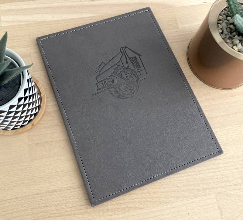 Custom band en page individuelle avec personnalisation à chaud pour brasserie chic à Toulouse 34