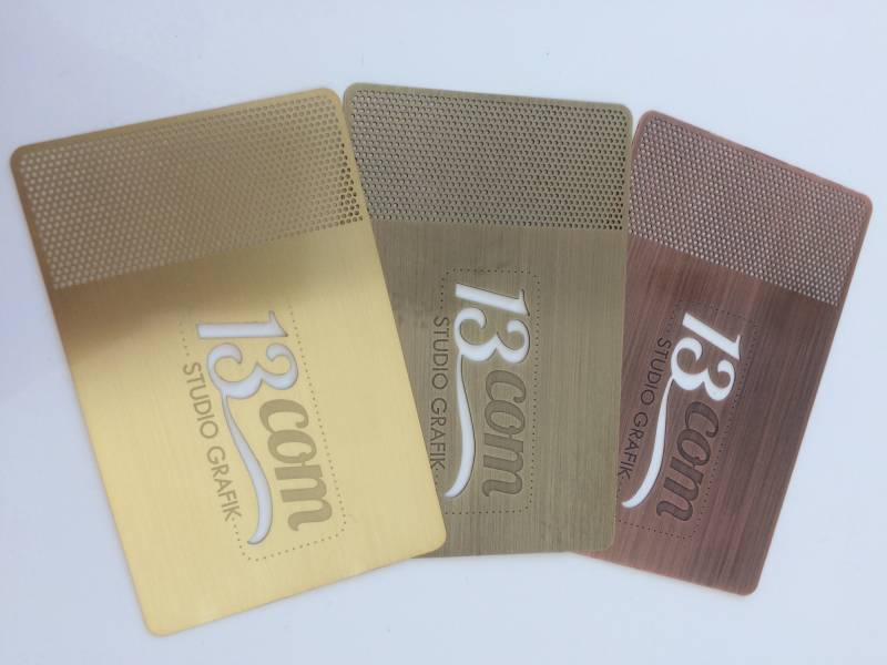 Déclinaison cartes metal brossées 13COM or cuivre bronze pour professionnels à Saint Tropez 83