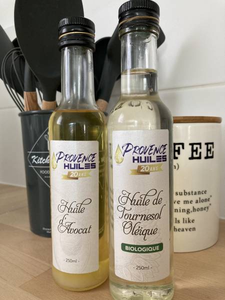 Etiquette de bouteille personnalisée avec effet nacré pour fabricant d'huile à Aix en Provence 13