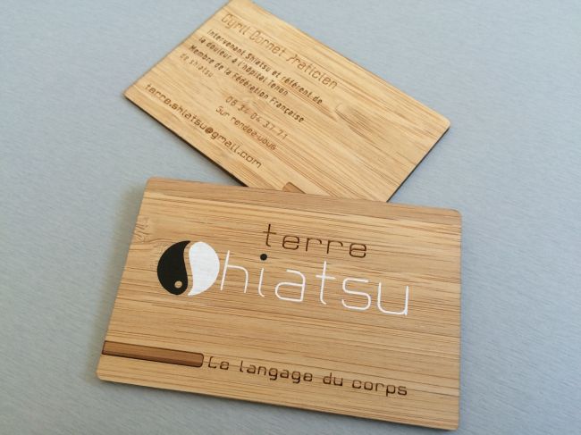 Business card en bois véritable imprimée et gravée pour constructeur de maisons en bois à Lens