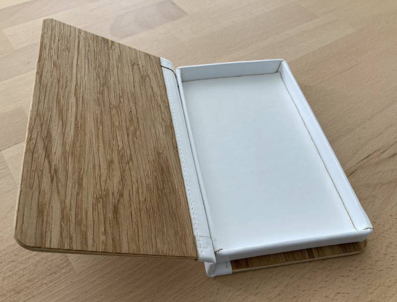 Intérieur porte-addition bois en Simili cuir blanc pour Brasserie à Tours 37000