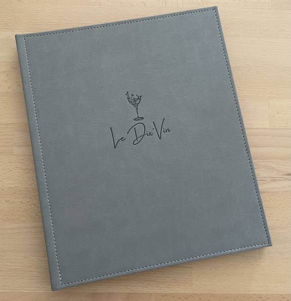 Livre de cave personnalisé en simili cuir gris pour Cave à Vins à Grenoble 38
