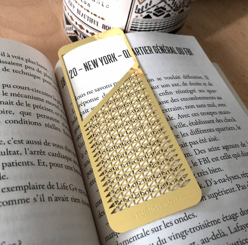 Marque page en Métal Or brillant avec encoche découpe et gravure laser pour Boutique de Musée au Luxembourg