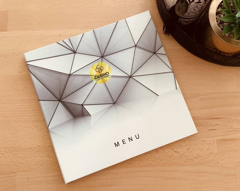 Menu carton très épais avec pelliculage mat et pochette pvc pour brasserie à Monaco 98