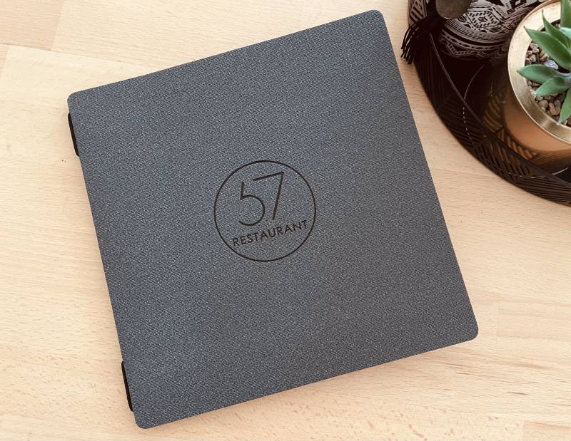 Menu combiné carton simili toile format carré avec élastique central pour brasserie à Metz 57