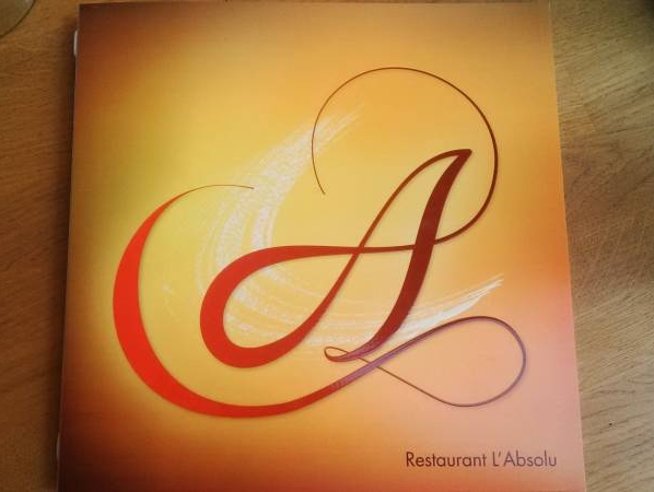 Porte menu en PVC carré personnalisé avec lacet central pour restaurant à Fréjus 83