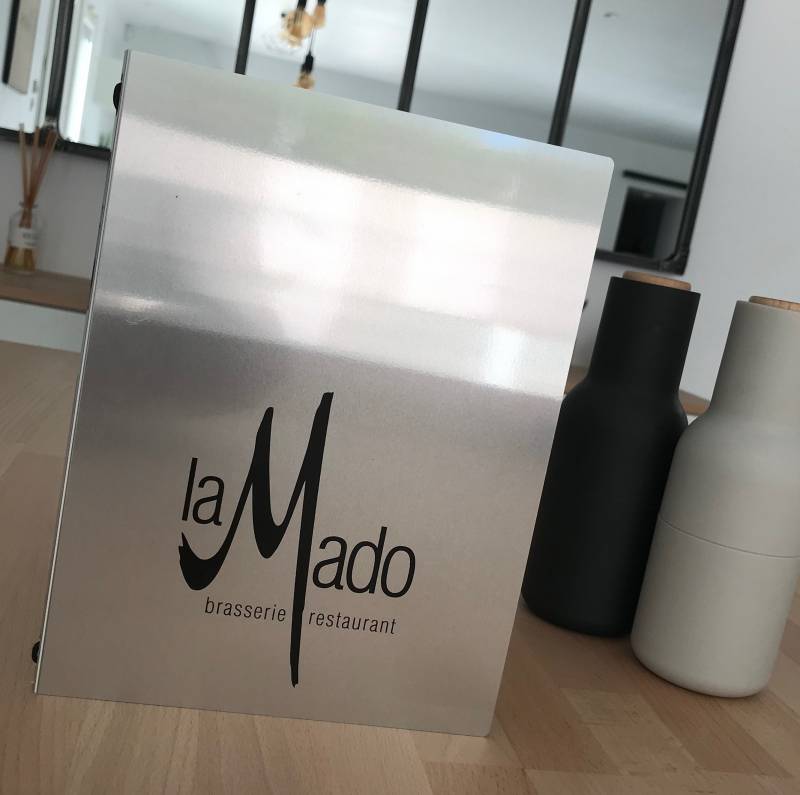 Menu en métal light original pour brasserie restaurant à Aix en Provence 13