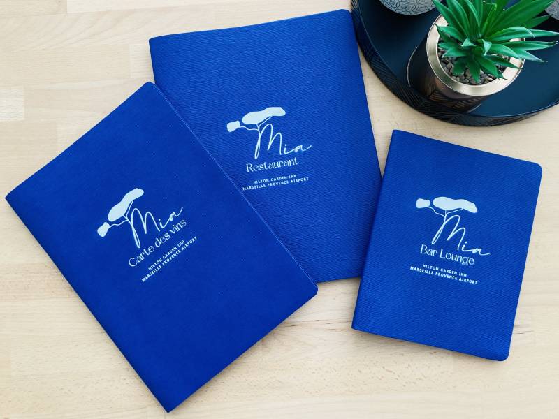 Menus, carte des vins et carte desserts en cuir souple bleu à Vis pour hôtel restaurant à Caen 14