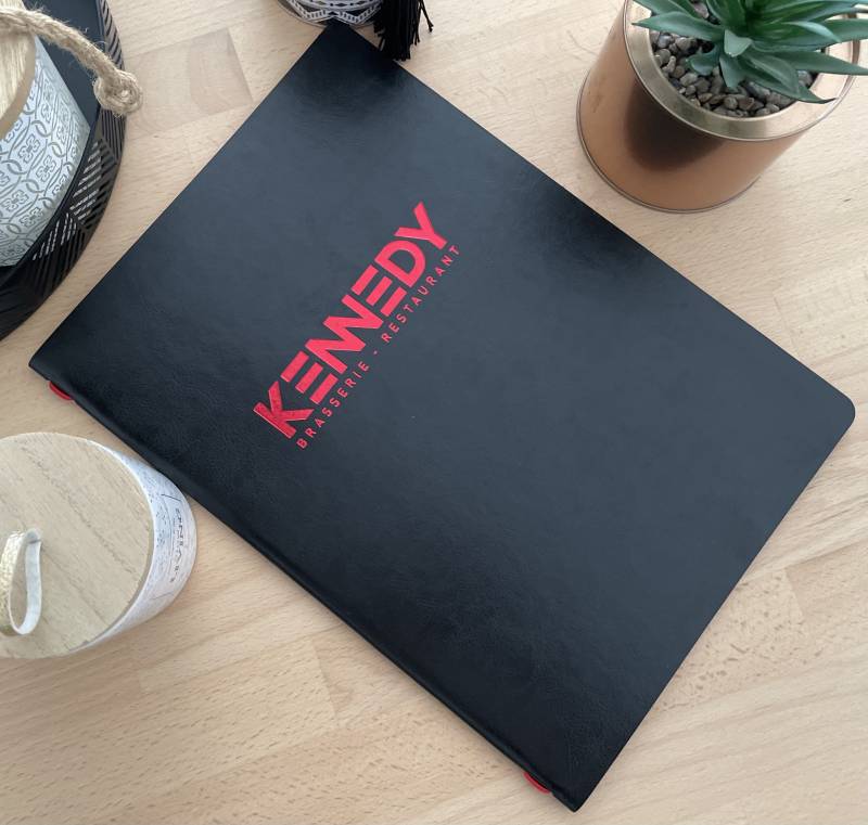 Menu souple en simili cuir noir personnalisé pour restaurant à Anvers - Belgique