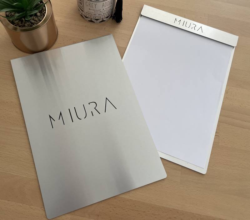Metal Board - Planche métal aimantée pour restaurant terrasse chic au Luxembourg