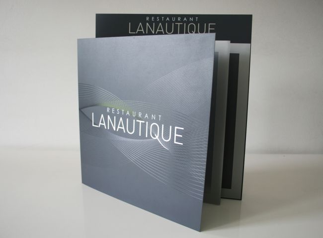 Menu Carré 6 vues et CUSTOM BAND 2 vues en PVC pour le restaurant LA NAUTIQUE à Marseille 13001