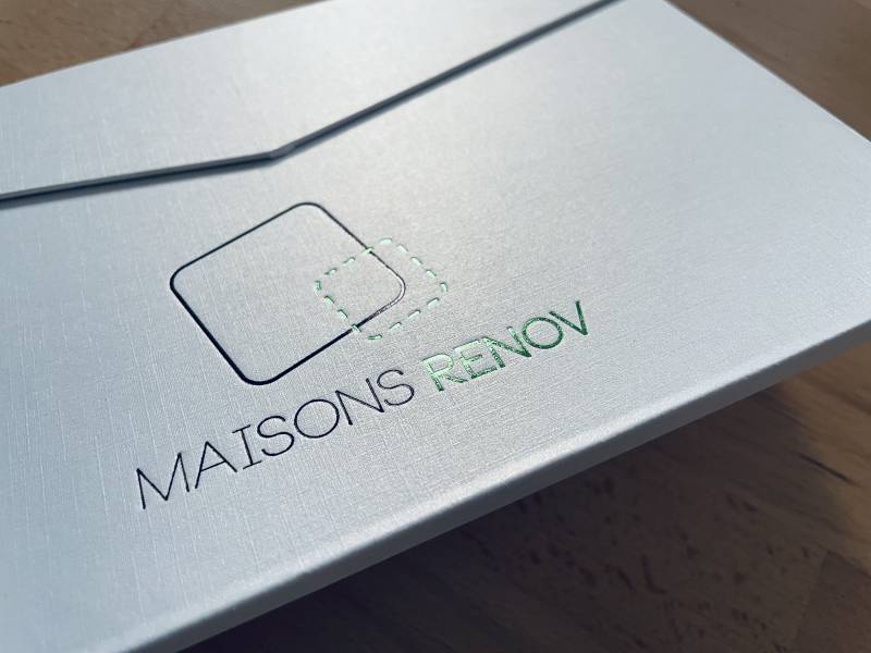 Personnalisation en marquage à chaud sur coffret carte de luxe en carton blanc pour société avec adhérents à Lyon 69