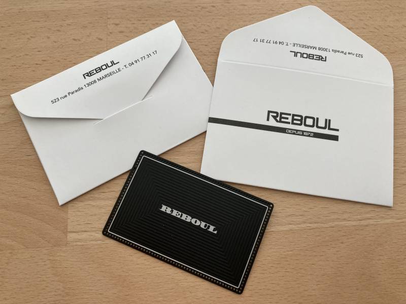 Petite enveloppe carton pour carte de membre magasin de prêt à porter à Montpellier 34
