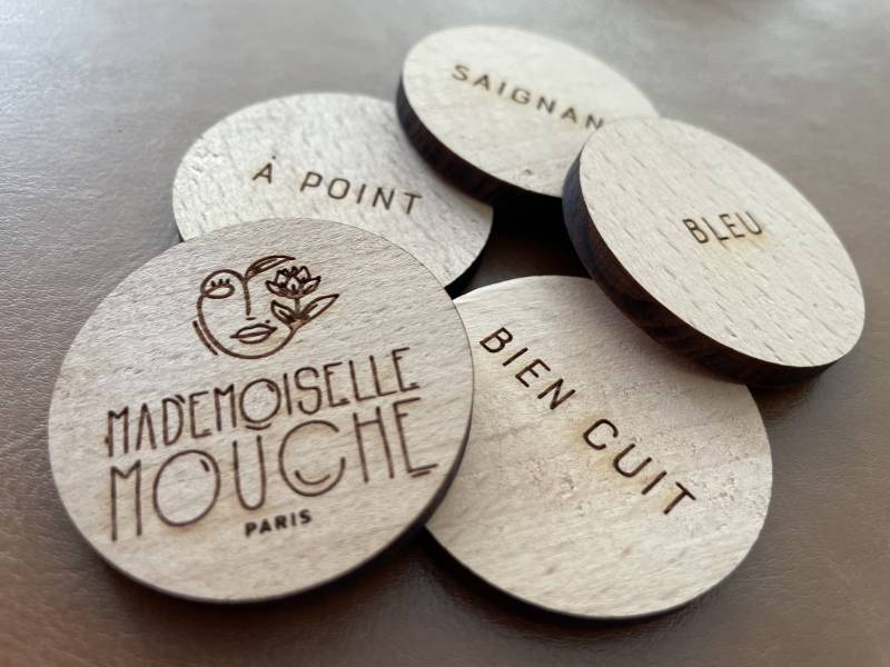 Pieces en bois personnalise pour Restaurant sur Bateaux mouche a Paris 75