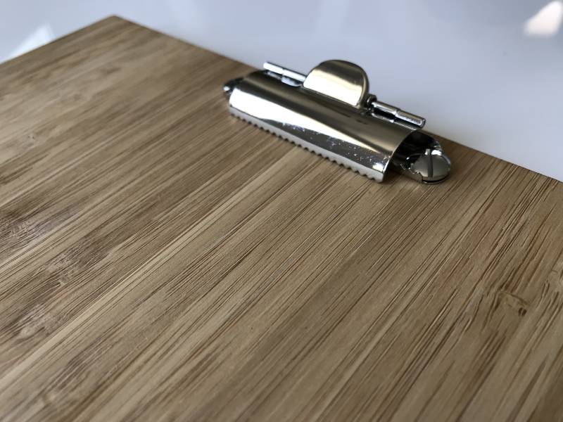 Pince chromée Papillon pour planche en bois personnalisée à Marseille 13