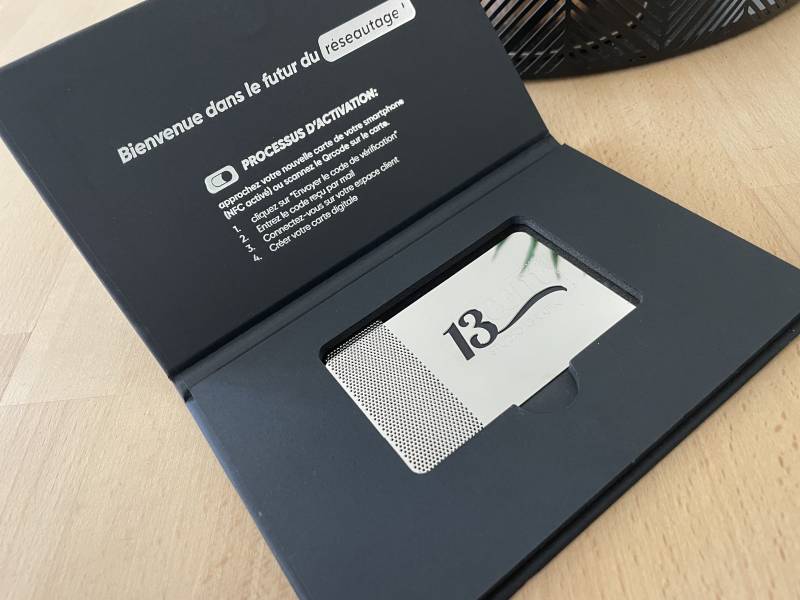 Pochette carte premium en carton épaisse avec empreinte pour carte integrée personnalisé pour club d'investisseur à Cannes 06