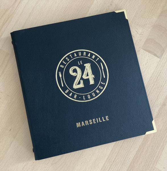 Porte Menu en Simili cuir Noir avec dorure a chaud pour restaurant brasserie à Annecy 74