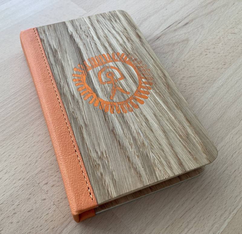 Porte addition en bois personnalise simili orange pour restaurant a Pau 64 - Pyrénées Atlantiques