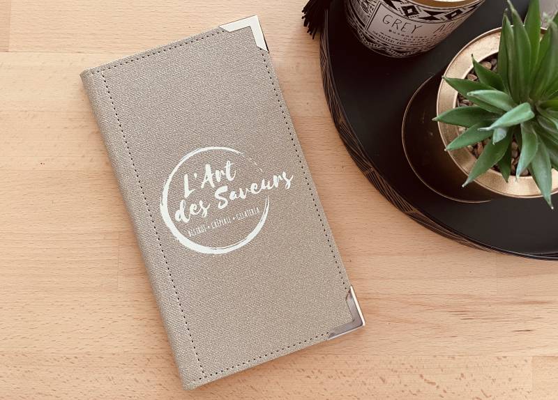 Porte addition en toile beige avec marquage blanc pour restaurant à Martigues 13