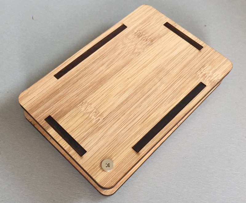 Box addition original en bois pour monnaie personnalisé pour hôtel à Nantes 44