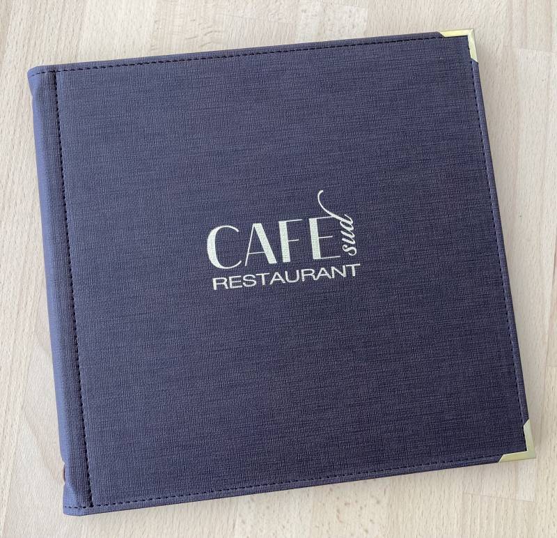 Porte menu carré en Toile Gris personnalisé pour restaurant italien à Paris 75008