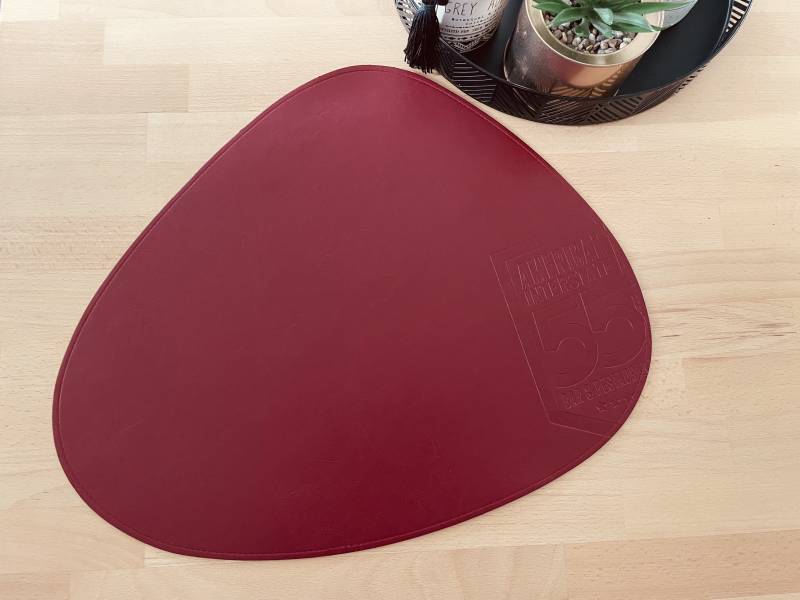 Set de table en simili cuir rouge de forme goutte originale pour restaurant à Bordeaux 33