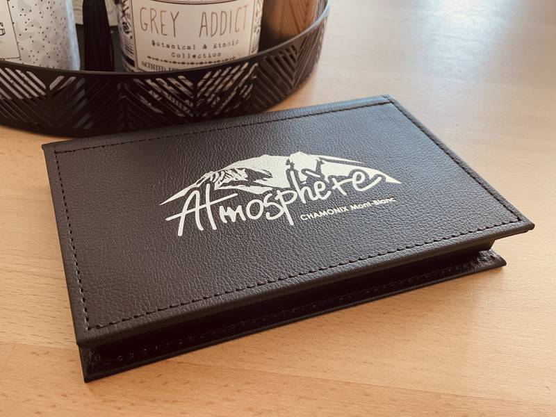 boite addition en simili cuir noir et marquage à chaud blanc pour rendre la monnaie pour restaurant à Ajaccio 20