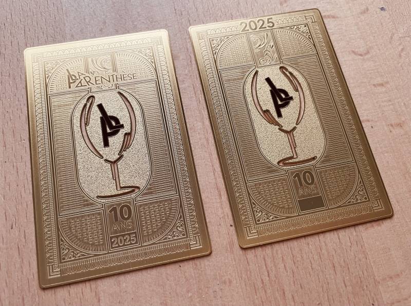 carte de membre en métal or très travaillée pour 10ème Anniversaire pour restaurant à Clermont Ferrand 63