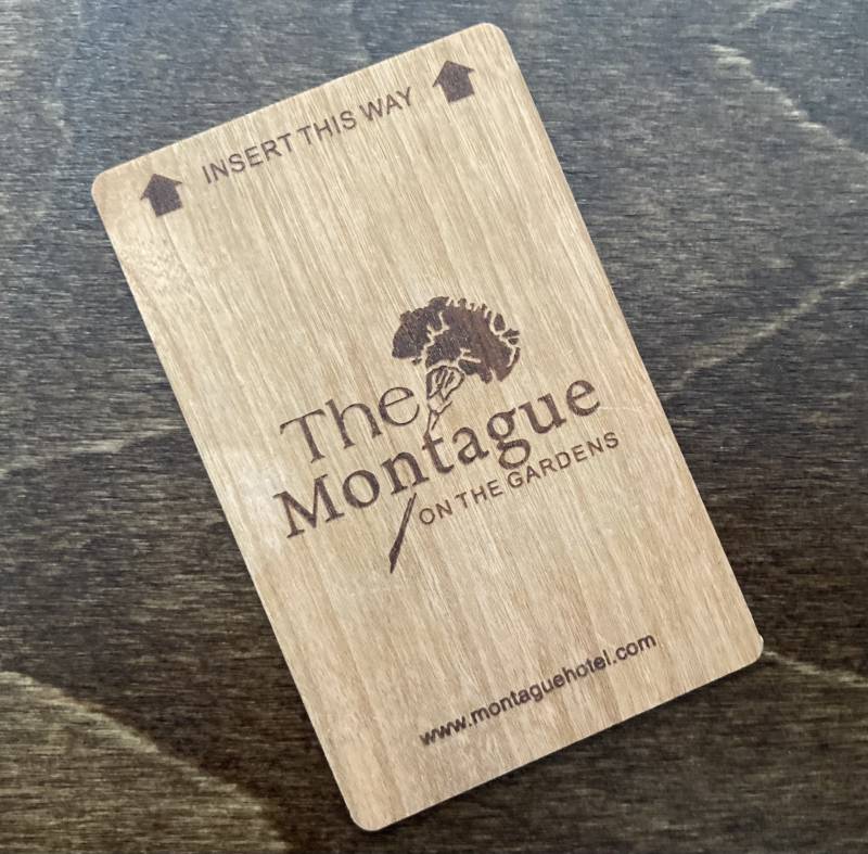carte d'hôtel en bois cerisier avec RFID intégré pour hôtel chic à Nantes 44