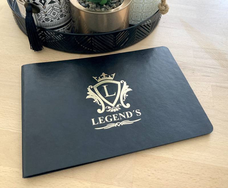 carte menu en simili cuir noir format A5 paysage avec visserie dorée  pour pochettes individuelles à Reims 51100