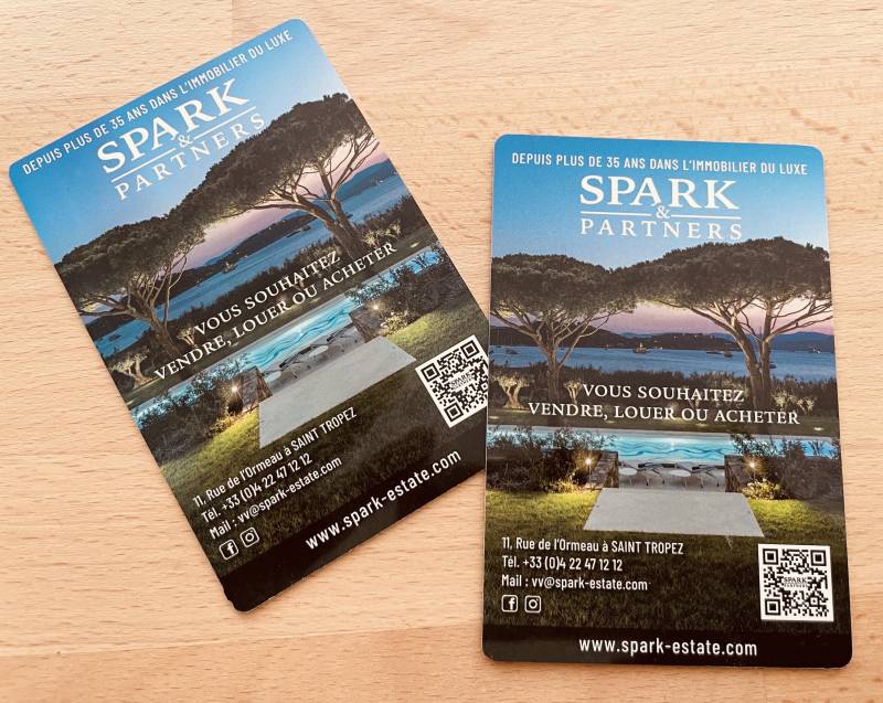 carte postale en PVC personnalisée pour agence immobilière à Saint Tropez 83