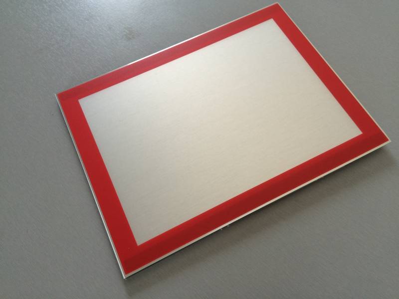 Chevalet original et pratique en métal à pochette pour hôtel luxe à Clermont Ferrand 60