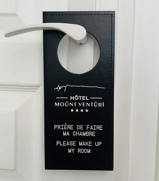 Cravate de porte personnalisée en cuir pour hôtel de luxe à Nice 06000