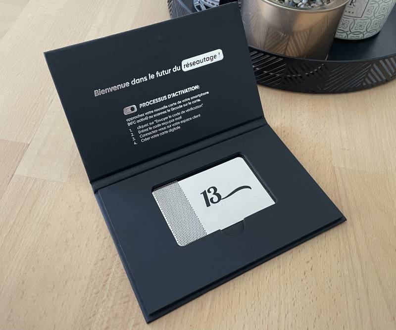 écrin aimanté personnalisé pour carte haut de gamme avec impressions des instructions pour membre à Strasbourg 67