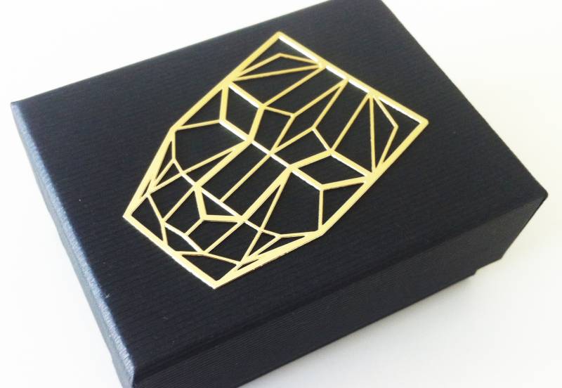 Marque page original en métal or doré personnalisé pour parfumerie luxe à Paris 75