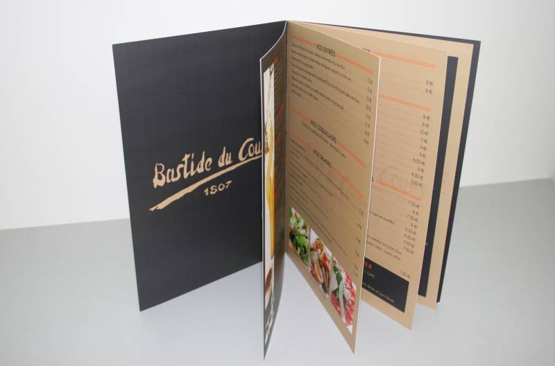 Carte restaurant 12 pages en carton personnalisée agrafée pour Brasserie Hôtel à Aix en Provence 13